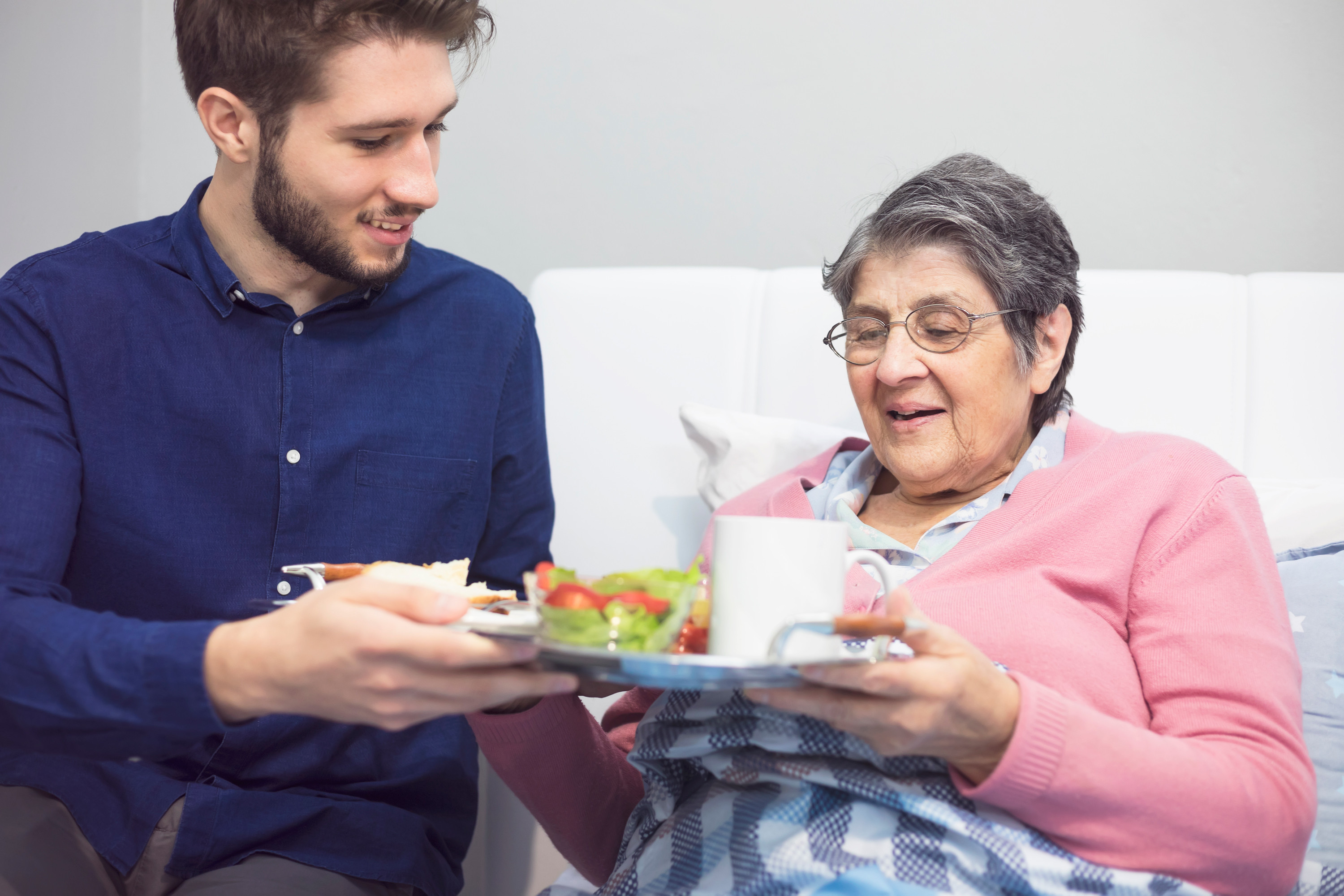 Man giving patient a lunch tray